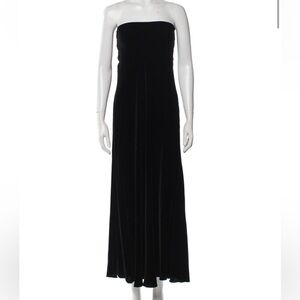 Armani Collezioni
Strapless Velvet Dress
Size: L